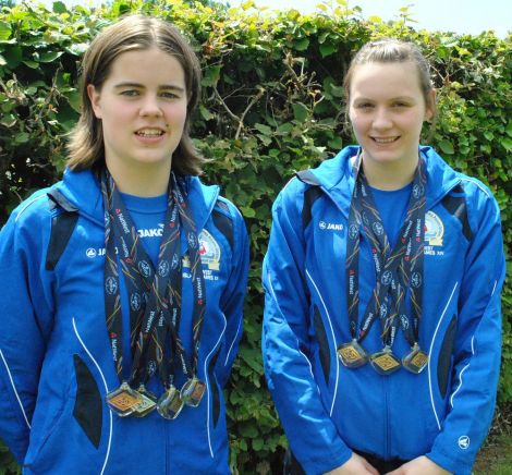 Shetland's golden girls Amy Harper (left) and Andrea Strachan.