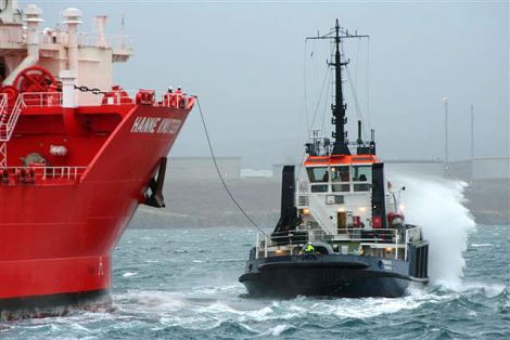 Tirrick putting up the messenger on bow of the tanker Hanne Knutsen.