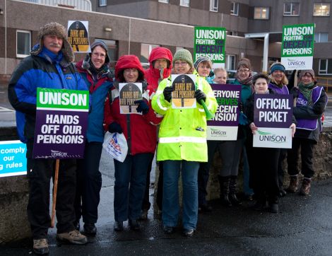 Union members picketing the Gilbert Bain Hospital.