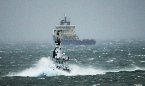 The Lerwick pilot boat Knab returns to port with a crewman from the oil supply vessel Grampian Talisker on Friday lunchtime. Pic. Valian