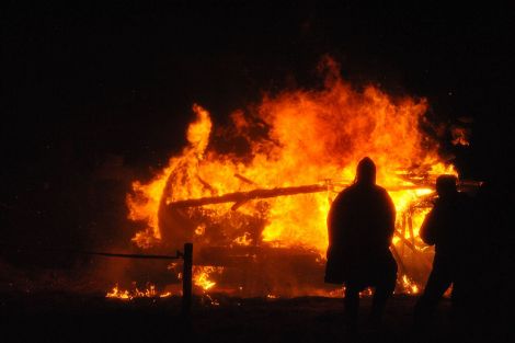 The galley goes up in flames - Photo: Arwed Wenger