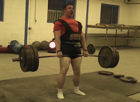 Davy Cummings doing the 310kg deadlift