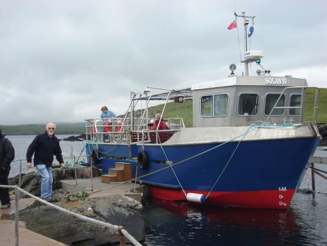 Skipper Tom Jamieson assisting customers disembarking on Mousa.