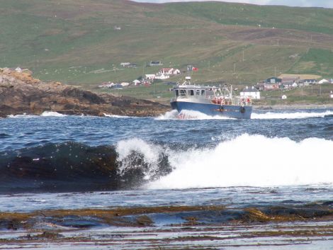 The Mousa ferry heading for the pier at Sandayre - all photos: Shetland News