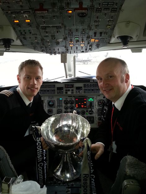 Left is Captain Petter Krantz and First Officer Steven Murphy.