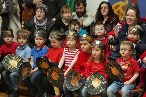 Bairns and parents enjoying the visit of the jarl's squad to the Lunnasting primary school, in Vidlin.