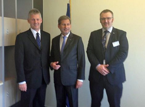 SIC leader Gary Robinson (right) with LibDem Euro MP George Lyon (left) and EU commissioner for regional policy Johannes Hahn - Photo: SIC