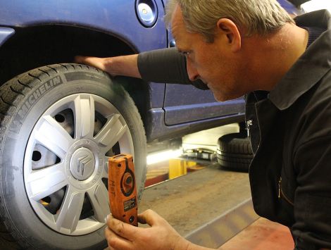 With over 25 years experience working at the Citroen garage, Martin Peterson is also the principal MOT tester at Hillside Motors.