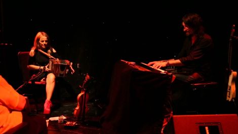 Sharon Shannon and Alan Connor performing together.