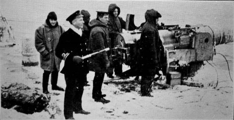 Converted to fighting ships, the merchant cruisers were armed with guns to stop any ship they met, and fend off an attack if need be. These gunners are on H.M.S. Almanzora - Photo: Shetland Museum and Archives