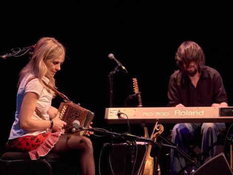 Mixing up the musical medicine with keyboard player and guitarist Alan Connor. Photo Chris Brown