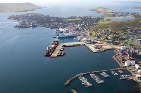 An artist's illustration of the planned Holmsgarth North pier - Image: LPA