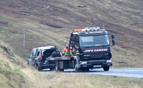 Police closed the road again to allow recovery of the damaged vehicles - Photo: ShetNews