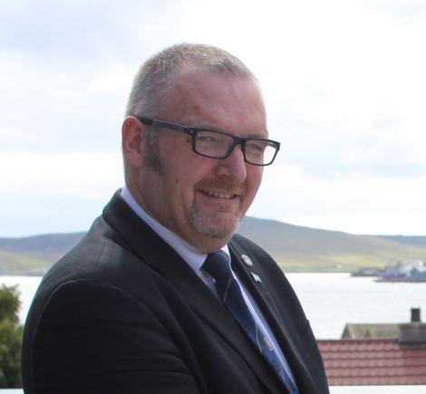 SIC leader Gary Robinson plans to challenge the Scottish government over the cost of rural education.