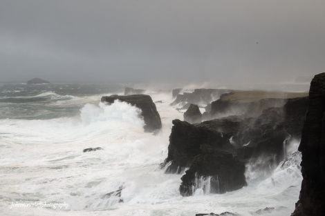 The famous cliffs of Eshaness - Photo: John Moncrieff