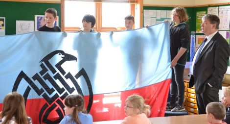 Alistair Carmichael MP admires the Nesting flag after returning it from Parliament Square. Photo Chris Cope/Shetnews