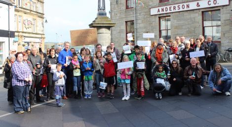 Between 60 and 70 islanders gathered at Lerwick's Market Cross on Saturday to show their support with the hundreds of thousands of refugees fleeing Syria and other war torn countries.