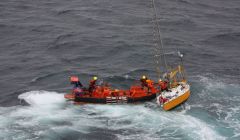 The rescue as it happened. Photo: Norwegian coastguard