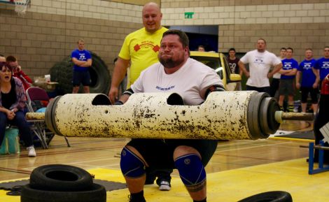 Local hopeful Neil Hamilton putting his all into the competition. Photo: ShetNews/Chris Cope.