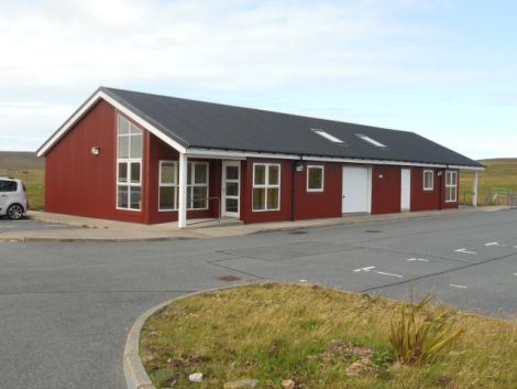 A modern single storey semi detached workshop/office - Photo: HIE