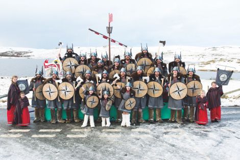 The full squad prepared for the big day. Photo Malcolm Younger/Millgaet Media