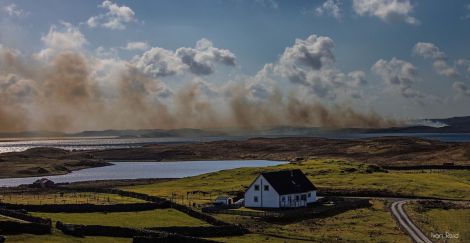 Saturday's worth Nesting wild fire seen from Whalsay - Photo: Ivan Reid