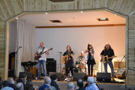 The Sheila Henderson Band opening the Burravoe concert on Friday nght. Photo: Shetnews