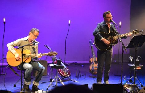 Hawley was joined by guitarist and long-time friend Shez Sheridan. Photo: Shetnews/Kelly Nicolson Riddell