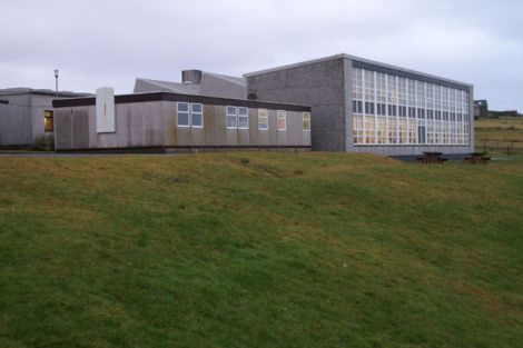 The old Mid Yell junior high school prior to its redevelopment. Photo: Mike Pennington