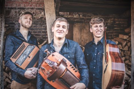 Dhoore are three brothers from Flanders whose energetic sound blends traditional Flemish folk music with their own style.