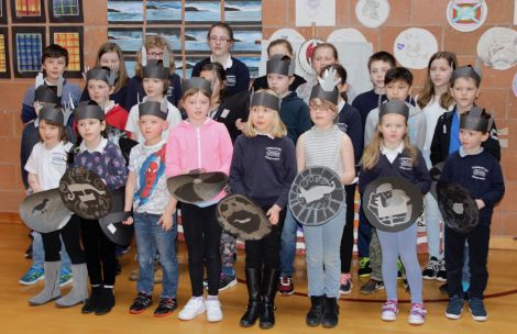 The Lunnasting school bairns welcoming the Delting jarl's squad with their own song.