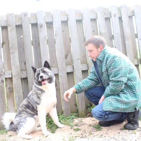 Craig Fullerton with his Japanese akita dog Tahni.