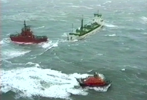 The Sullom Voe harbour tug Tystie had managed to attach a towline for a short period. Photo: RNLI