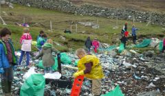 Pupils clearing up plastic litter from a beach as part of Da Voar Redd Up. Photo courtesy of Shetland Amenity Trust.