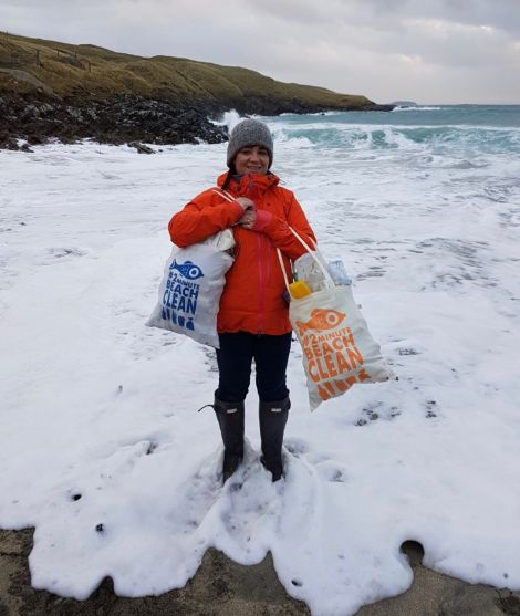 Rachel Laurenson with her latest #2minutebeachclean haul at Quendale beach.