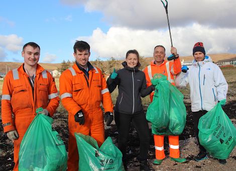 Over 3,500 people are taking part in this year's Da Voar Redd Up like these Shetland Gas Plant workers who were out on Saturday afternoon cleaning roadside verges and beaches in Brae (left to right):Ross Mustard, Kev Halcrow, Rachael Ferguson, Mike Plowman and Greig Henry. Photo: Hans J Marter/Shetland News