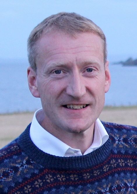 Shetland MSP Tavish Scott thinks a more efficient heating system could help to save money at Sumburgh Airport.