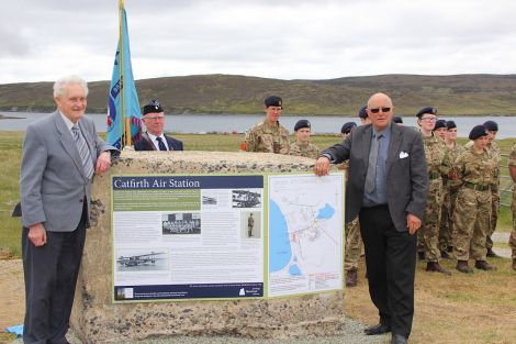 The comparative plaque and information board were unveiled by Magnie Williamson (left) and Crichton Irvine. All photo: Hans J Marter/Shetland News