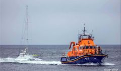 Ivan Reid captured this image of the yacht being towed in.