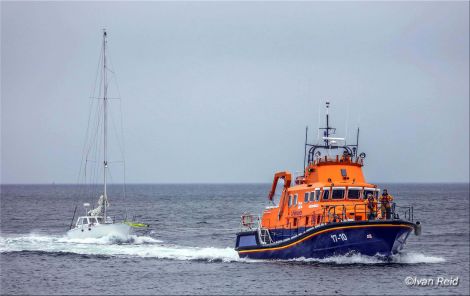 Ivan Reid captured this image of the yacht being towed in.