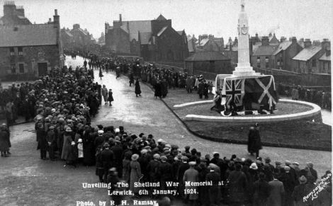 Unveiling the Shetland War Memorial at Hillhead, 6 January 1924. Photo: R. Ramsay/ Shetland Museum and Archives