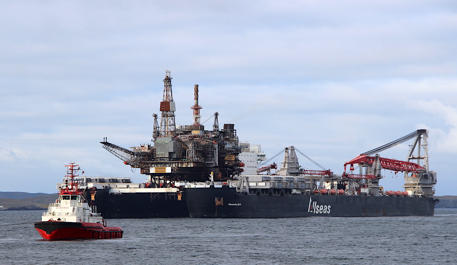 Ninian Northern rig arrives in Lerwick for decommissioning | Shetland News