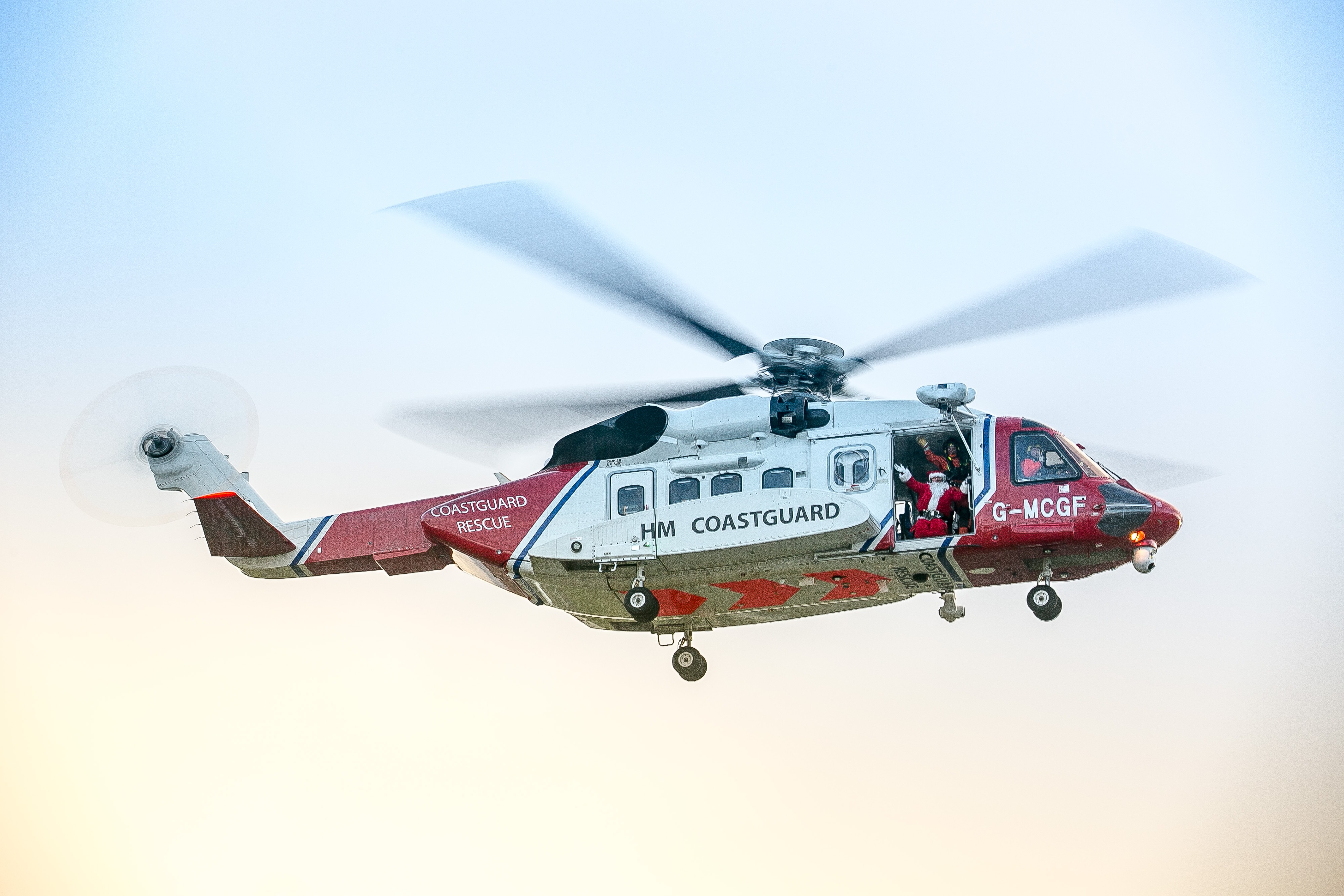 Santa provides festive cheer in helicopter jaunt around isles ...