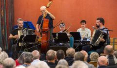 Quartet performing live with accordion, double bass, clarinet, and second accordion for an attentive audience.